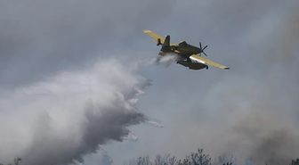 Polonya'da orman yangını söndürme çalışmalarına katılan uçağın düşmesi sonucu pilot öldü