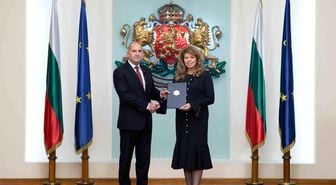 Bulgaristan'da seçimlerin galibi Radev'e hükümeti kurma görevi verildi