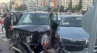 Elazığ'da zincirleme trafik kazası: 3 yaralı