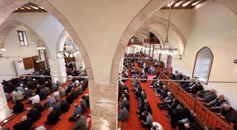 583 yıllık Ulu Cami'de cuma namazı