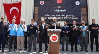 Ağrı’da hacı adayları dualarla kutsal topraklara uğurlandı