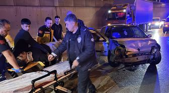 Bariyerlere Çarpan Otomobilin Sürücüsü Yaralandı