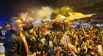 45 günlük Sare bebek, Galatasaray'ın şampiyonluk kutlamasında