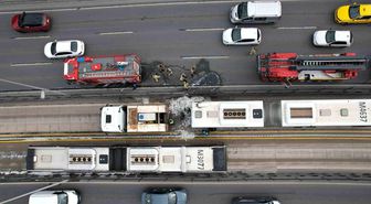 Avcılar'da metrobüste yangın: Dumanlar yükseldi, yolcular tahliye edildi