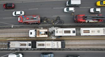Avcılar'da metrobüsün motoru alev aldı, yolcular tahliye edildi