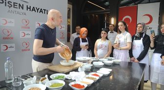Türk Kızılay'dan depremzedelere destek: 'İyilikle Pişen Hayatlar' atölyesi Antalya'da yapıldı