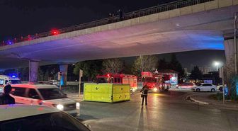 İntihar etmek için köprüye çıkan şahsı polis ikna etti