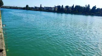 Adana'da serinlemek için girdiği nehirde kaybolan genç hastaneye kaldırıldı