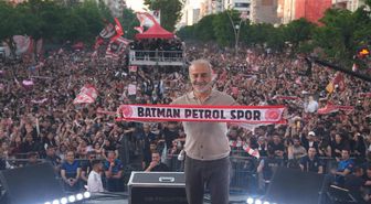Batman Petrolspor'un şampiyonluk kutlamasında yıldız yağmuru