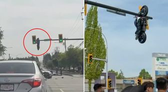 Kazayı gören gözlerine inanamadı! Motosiklet trafik ışığında asılı kaldı