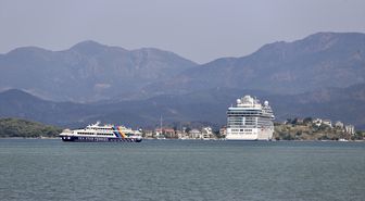 'Allura' isimli kruvaziyer Fethiye Körfezi'ne demirledi
