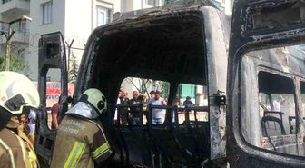 Diyarbakır'da park halindeki minibüs küle döndü