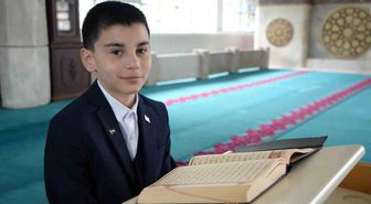 Ezanıyla yürekleri mest eden öğrenci bu kez Kur'an-ı Kerim tilavetinde zirvede
