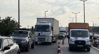 Kocaeli'de tıra çarpan otomobildeki 2 kişi yaralandı