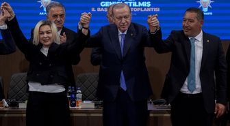 Afyonkarahisar'da Burcu Köksal ile birlikte 8 belediye meclis üyesi daha AK Parti'ye geçti