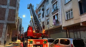 Bağcılar'da apartman dairesinde çıkan yangın hasara neden oldu