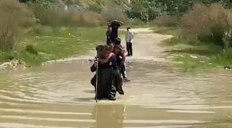 Dere Kenarında Mahsur Kalan 5 Arkadaş İtfaiyeciler Tarafından Kurtarıldı