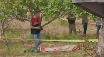Devrilen traktörün sürücüsü öldü