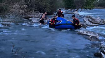 Diyarbakır'da su seviyesi yükselince Dicle Nehri'nde mahsur kalan kişi kurtarıldı