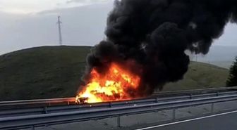 Elazığ'da seyir halindeki otomobil alev topuna döndü