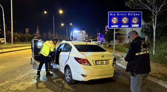 Kırıkkale'de park halindeki çekiciye çarpan otomobildeki 1 kişi öldü, 1 kişi yaralandı