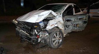 Kontrolden çıkan otomobil, park halindeki çekiciye çarptı: 1 ölü, 1 yaralı