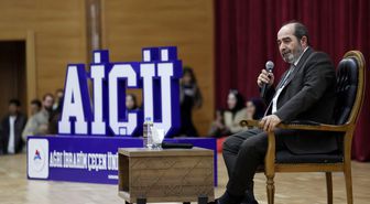 Şair ve yazar Ömer Demirbağ AİÇÜ’de öğrencilerle buluştu
