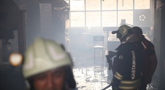 Kastamonu'da çıkan yangında 2 mobilya atölyesi zarar gördü