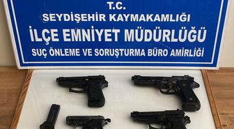 Konya'da bir evde 4 tabanca ile 8 fişek ele geçirildi