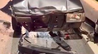 Makas atarken otomobile arkadan çarptı... Kaza anı kamerada