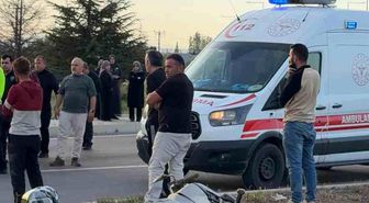 Motorsiklet devrildi, sürücü ağır yaralandı