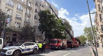 Şişli'de İş Yerinde Yangın Çıktı: 2 Kişi Dumandan Etkilendi
