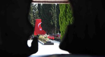 Soma maden şehitleri mezarları başında anıldı
