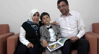 6 yaşındaki otizmli anaokulu öğrencisi hayal dünyasını hikaye kitabına dönüştürdü