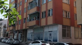 Bir ilimiz bu olayı konuşuyor: Üniversite öğrencisi, hocasının elinden kurtulmak için balkondan çıplak atladı