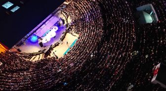 DEÜFest'26 Coşkuyla Başladı: Kıraç 15 Bin Öğrenciye Konser Verdi