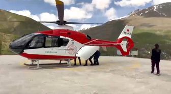 Helikopter ambulans, 78 yaşındaki hastayı Van'a sevk etti