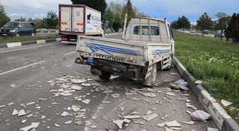 Kütahya'da otomobilin çarptığı kamyonetteki 2 kişi yaralandı