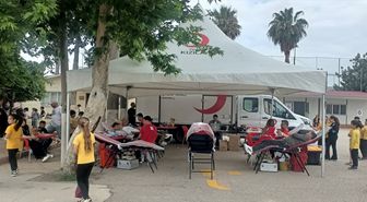 Mersin'de öğrencilerin çağrısıyla anne babalar kan bağışladı