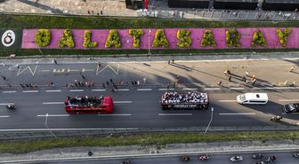 Galatasaraylı futbolcular, şampiyonluk kutlamaları için RAMS Park'a ulaştı