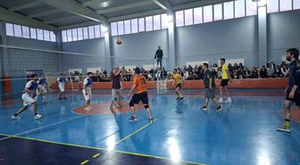 Hisarcık'ta kurumlararası voleybol turnuvasında Devlet Hastanesi şampiyon oldu