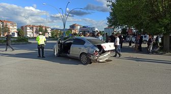 Kahramankazan'da iki otomobilin karıştığı kazada 1 kişi yaralandı