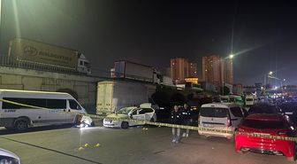 Küçükçekmece'de bir otomobil dur ihtarına uymadı: 1 polis yaralandı
