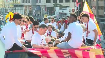 Osimhen Galatasaray otobüsünde neden yok, Osimhen Galatasaray şampiyonluk kutlamalarında yok mu?