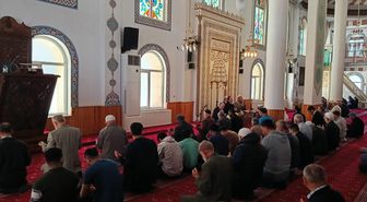 Çorum'da farklı ülkelerden öğrenciler ile görme engelliler camide buluştu