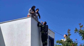Elektrik hattı patladı, çıkan yangında 2 kişi mahsur kaldı