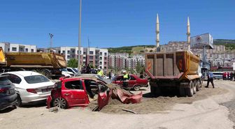Freni boşalan kamyon 7 araca çarptı: 6 yaralı