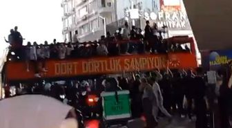 Galatasaray’ın takım otobüsü geçerken bir anda bağırmaya başladı: Hırsızlar, hırsızlık kutlanamaz