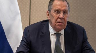 Rusya Dışişleri Bakanı Lavrov'dan gazeteciye tehdit: Bırakmazsan sana silah çekecekler