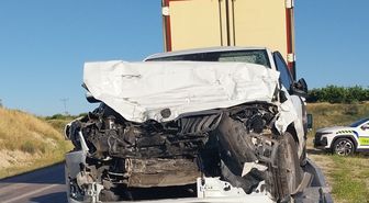 TIR'la çarpışan otomobildeki anne ve kızı öldü, baba ağır yaralı